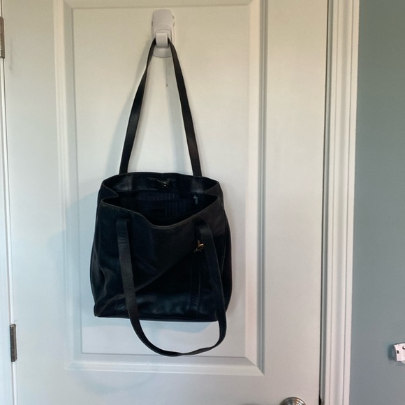 Vintage Liz Claiborne with compartments inside- in great condition - Picture 2 of 3